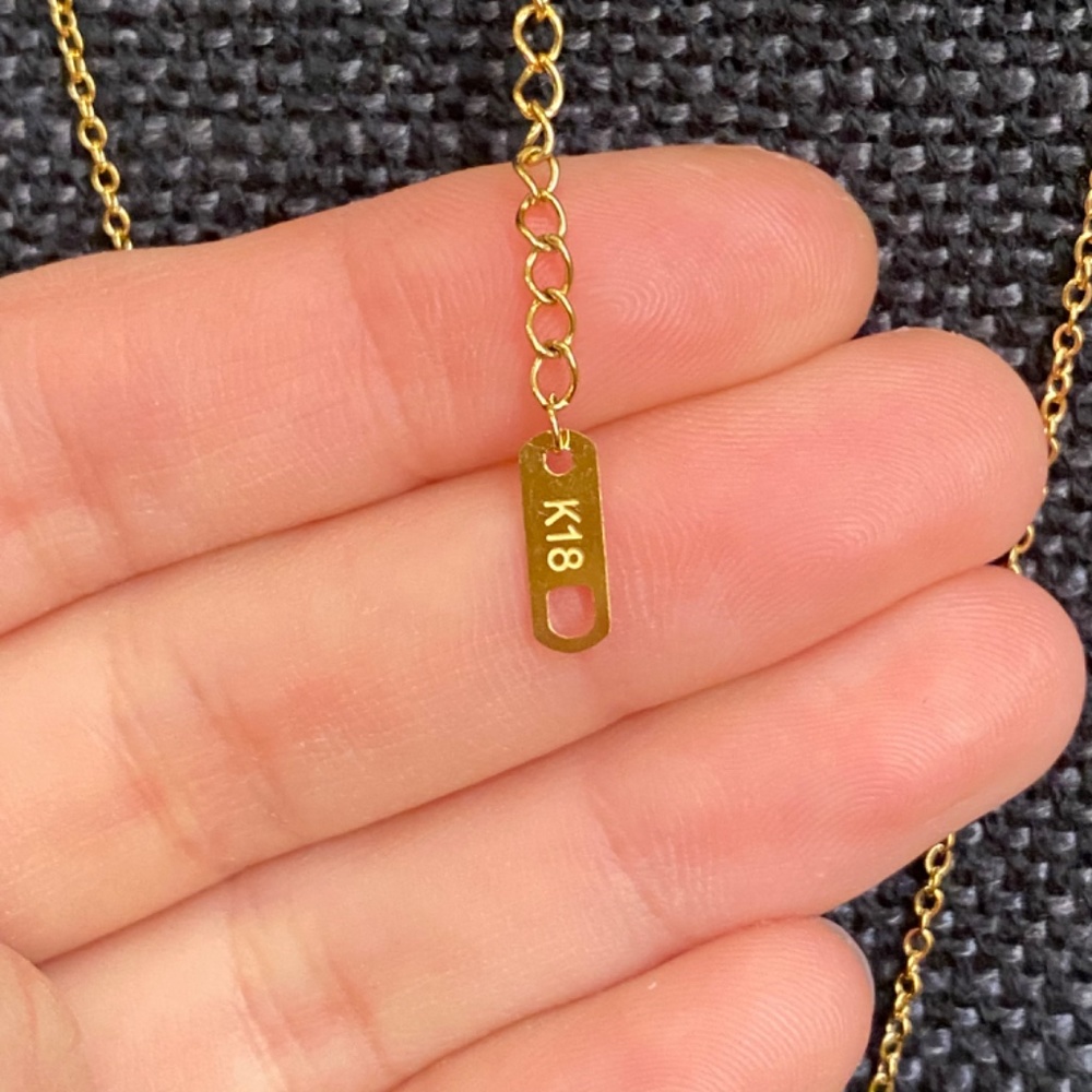Gold Coin Bee 🐝 Pendant Necklace - Elegant Women's Layering Chain - Picture 6 of 6